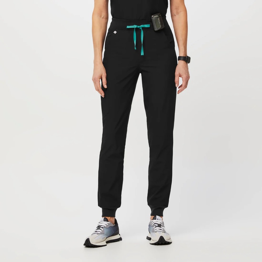 figs zamora high waisted freex lined petite jogger scrub pants in black